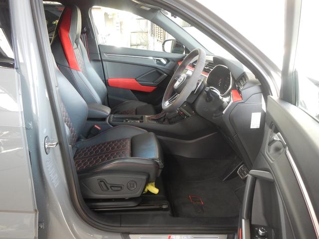 RS Q3 スポーツバック ベースグレード ベースグレード(5名)RSデザインPKG ブラックスタイリングPKG RSダンピングCLサスペンション RSスポーツエキゾースト RSバーチャルコックピット SONOS 21黒AW 赤キャリパー(25枚目)