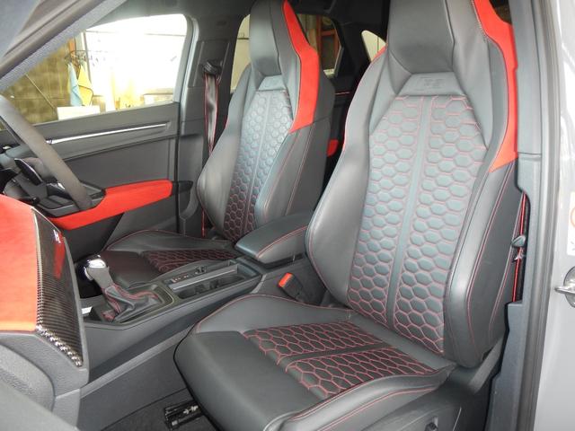 RS Q3 スポーツバック ベースグレード ベースグレード(5名)RSデザインPKG ブラックスタイリングPKG RSダンピングCLサスペンション RSスポーツエキゾースト RSバーチャルコックピット SONOS 21黒AW 赤キャリパー(26枚目)