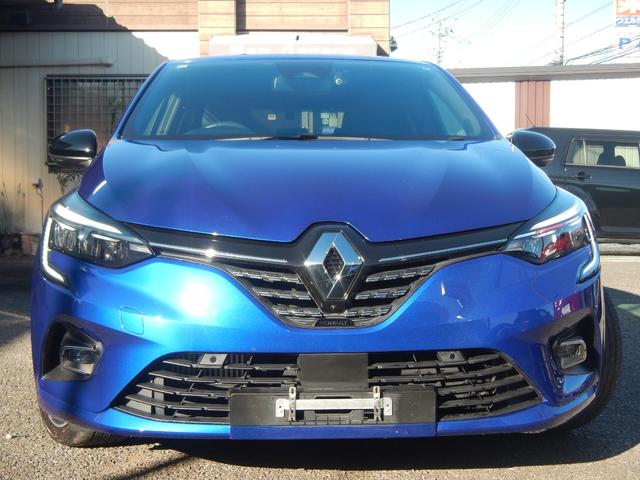 フレンチスタイルコンパクトカー、ルノー「ルーテシア（ＬＵＴＥＣＩＡ）」インテンス　テックパック入庫致しました。ドライバーが操作しやすい様な配置で安全装備も充実しています。