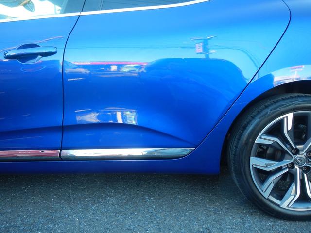 左側面ドア交換ステップ修理歴有　画像ではわかり難いですが綺麗に治されています。