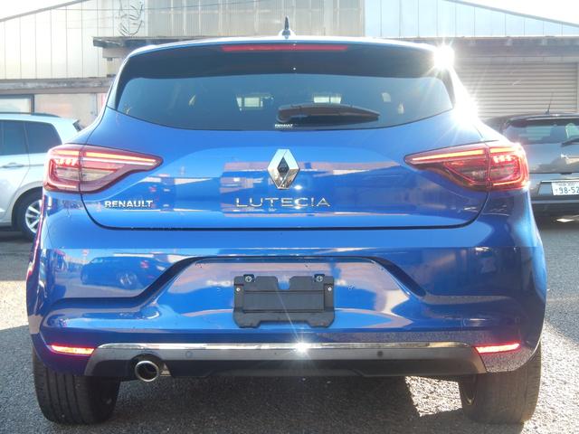 奥行や深さもあり、お荷物も沢山積めます。