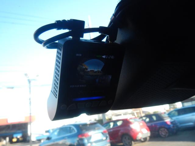社外前後ドライブレコーダーです。現代では欠かせない装備品です。