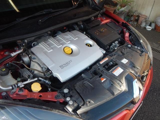 メガーヌ ルノー　スポール　２７３トロフィー２　限定車　アクラポヴィッチ製チタンマフラー　レザー＆アルカンタラコンビレカロＳ　６速ＭＴ　オートクルーズ　社外ドラレコ　純正オーディオ　純正１８ＡＷ（4枚目）