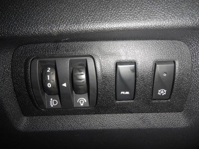 メガーヌ ルノー　スポール　２７３トロフィー２　限定車　アクラポヴィッチ製チタンマフラー　レザー＆アルカンタラコンビレカロＳ　６速ＭＴ　オートクルーズ　社外ドラレコ　純正オーディオ　純正１８ＡＷ（13枚目）