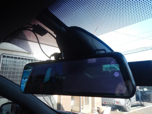 メガーヌ ルノー　スポール　２７３トロフィー２　限定車　アクラポヴィッチ製チタンマフラー　レザー＆アルカンタラコンビレカロＳ　６速ＭＴ　オートクルーズ　社外ドラレコ　純正オーディオ　純正１８ＡＷ（15枚目）