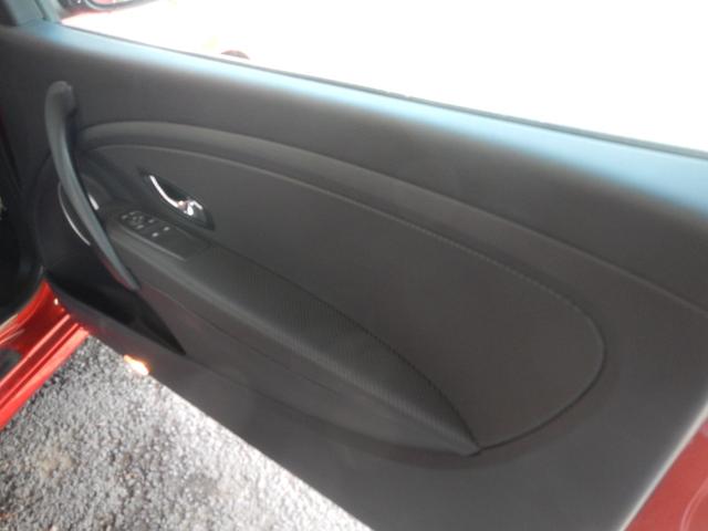 メガーヌ ルノー　スポール　２７３トロフィー２　限定車　アクラポヴィッチ製チタンマフラー　レザー＆アルカンタラコンビレカロＳ　６速ＭＴ　オートクルーズ　社外ドラレコ　純正オーディオ　純正１８ＡＷ（16枚目）