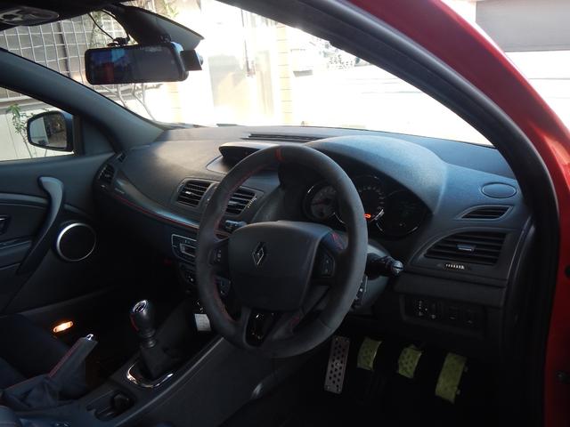 メガーヌ ルノー　スポール　２７３トロフィー２　限定車　アクラポヴィッチ製チタンマフラー　レザー＆アルカンタラコンビレカロＳ　６速ＭＴ　オートクルーズ　社外ドラレコ　純正オーディオ　純正１８ＡＷ（17枚目）