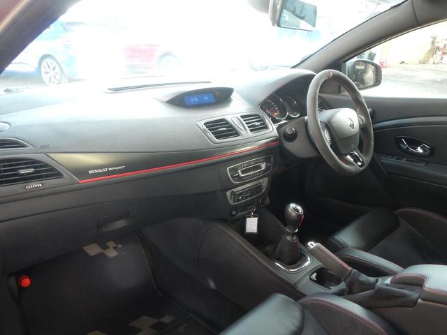 メガーヌ ルノー　スポール　２７３トロフィー２　限定車　アクラポヴィッチ製チタンマフラー　レザー＆アルカンタラコンビレカロＳ　６速ＭＴ　オートクルーズ　社外ドラレコ　純正オーディオ　純正１８ＡＷ（18枚目）