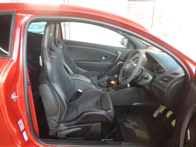 メガーヌ ルノー　スポール　２７３トロフィー２　限定車　アクラポヴィッチ製チタンマフラー　レザー＆アルカンタラコンビレカロＳ　６速ＭＴ　オートクルーズ　社外ドラレコ　純正オーディオ　純正１８ＡＷ（19枚目）