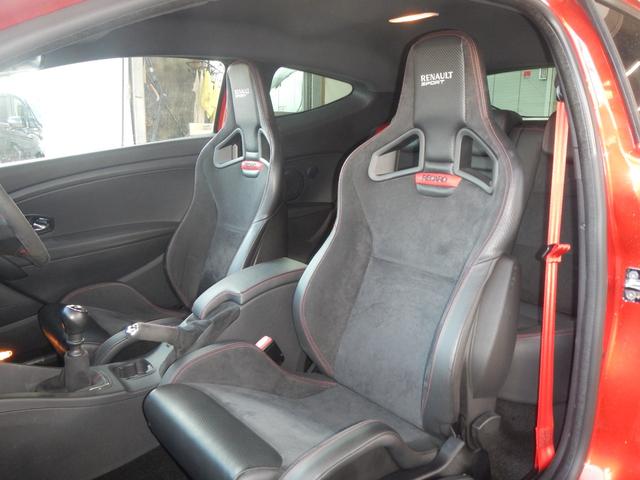 メガーヌ ルノー　スポール　２７３トロフィー２　限定車　アクラポヴィッチ製チタンマフラー　レザー＆アルカンタラコンビレカロＳ　６速ＭＴ　オートクルーズ　社外ドラレコ　純正オーディオ　純正１８ＡＷ（20枚目）