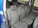 3列シート7人乗りで広々です。車内は清潔感があり画像通り綺麗です。フロアマットはラバーでお手入れし易いです。