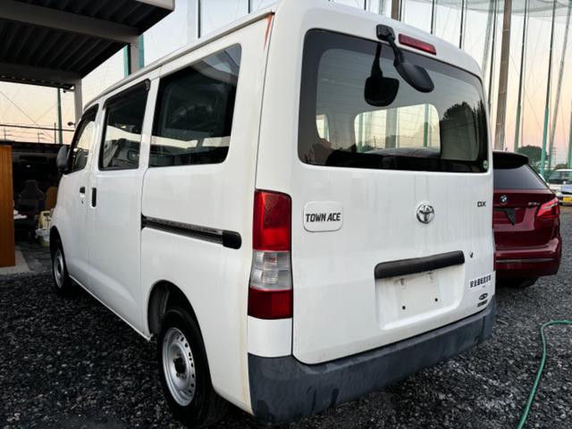 タウンエースバン ＤＸ　５ドア　２人乗り　エアコン　パワステ　ＡＢＳ（2枚目）