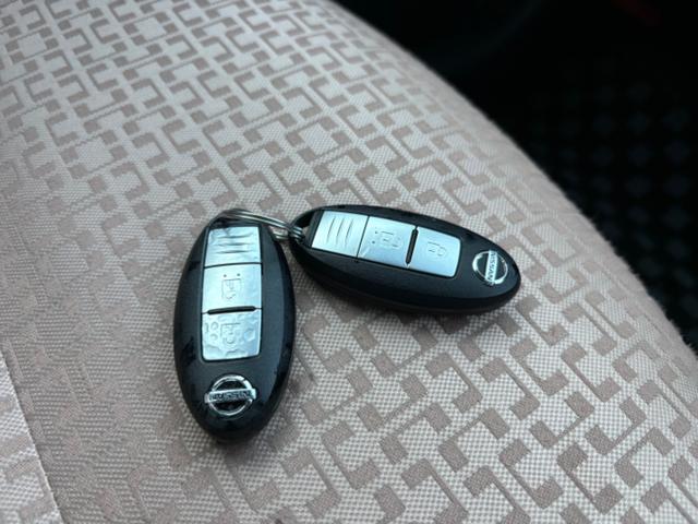 マーチ １２Ｘ　３０ｔｈハピネス　ＥＴＣ　エンジンプッシュスタート　電動格納ミラー　アイドリングストップ　スマートキー２個（26枚目）