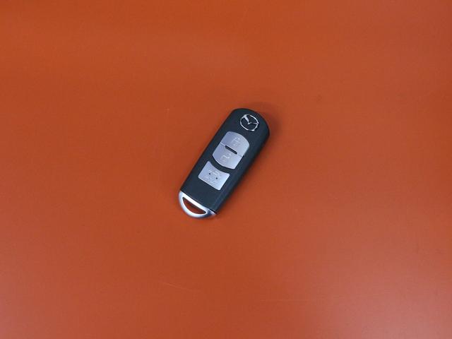 アテンザセダン ＸＤ　ＨＩＤ・追従クルコン・ＳＤナビ・Ｂｌｕｅｔｏｏｔｈ接続・フルセグ・ＤＶＤ再生・バックカメラ・本革巻きＨ・パドルシフト・純正１９ｉｎアルミ・スマートキー・ＡＡ／Ｃ・ＥＴＣ・Ｐガラス（17枚目）
