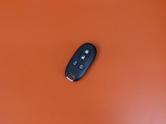 デリカＤ：２ Ｓ　両側電動スライドドア・Ｂｌｕｅｔｏｏｔｈ接続・プッシュスタート・スマートキー・ＣＤ／ＤＶＤ再生・ＥＴＣ・フルセグ・革巻きステアリング・ＨＩＤヘッドライト・社外１４インチアルミ・オートＡ／Ｃ・ドアバイザ（16枚目）
