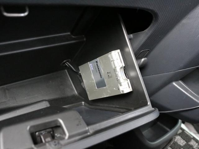 ソリオ ブラック＆ホワイト　両側電動スライドドア・専用シート・シートヒーター・Ｂｌｕｅｔｏｏｒｈ接続・フルセグ・バックカメラ・ＥＴＣ・スマートキー・ＨＩＤヘッドライト・エアロ・プッシュスタート・純正１５インチアルミ・ドアバイザー（14枚目）