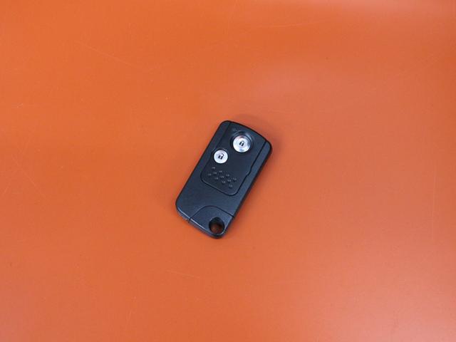 インサイト LS 無限エアロ&グリル・Bluetoorh接続・フルセグ・バックカメラ・ETC・スマートキー・オートA/C・HIDヘッドライト・純正16インチアルミ・コーナーセンサー・パドルシフト・横滑り防止装置(13枚目)