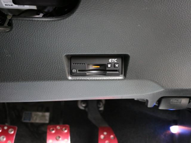 ETCももちろん装備!いまや無い車はないのではないかというくらいですがこちらも例外ではなく装備されております!後からつける手間もお金もかからず高速もスイスイなので友達・家族と遠出も楽しくなるはずです!