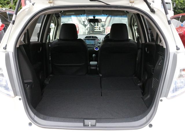 フィットハイブリッド ＸＨセレクション　ファインスタイル　ハーフレザーシート・Ｂｌｕｅｔｏｏｒｈ接続・フルセグ・シートヒーター・バックカメラ・クルーズコントロール・オートＡ／Ｃ・スマートキー・ＨＩＤヘッドライト・純正１５インチアルミ・パドルシフト・革巻きＨ（11枚目）