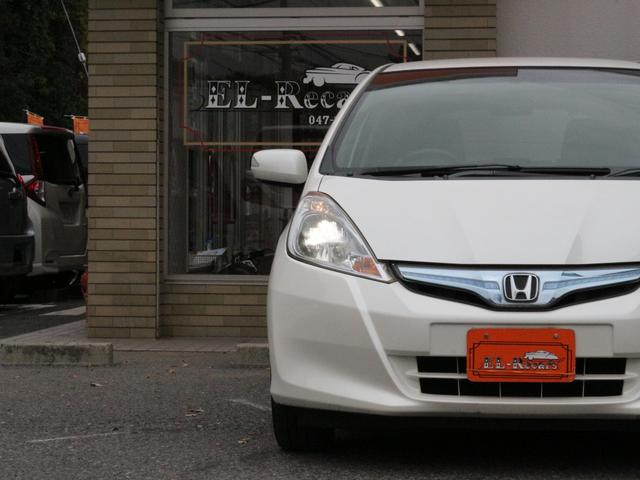 フィットハイブリッド ＸＨセレクション　ファインスタイル　ハーフレザーシート・Ｂｌｕｅｔｏｏｒｈ接続・フルセグ・シートヒーター・バックカメラ・クルーズコントロール・オートＡ／Ｃ・スマートキー・ＨＩＤヘッドライト・純正１５インチアルミ・パドルシフト・革巻きＨ（17枚目）