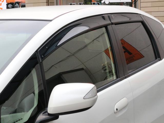 フィットハイブリッド ＸＨセレクション　ファインスタイル　ハーフレザーシート・Ｂｌｕｅｔｏｏｒｈ接続・フルセグ・シートヒーター・バックカメラ・クルーズコントロール・オートＡ／Ｃ・スマートキー・ＨＩＤヘッドライト・純正１５インチアルミ・パドルシフト・革巻きＨ（20枚目）