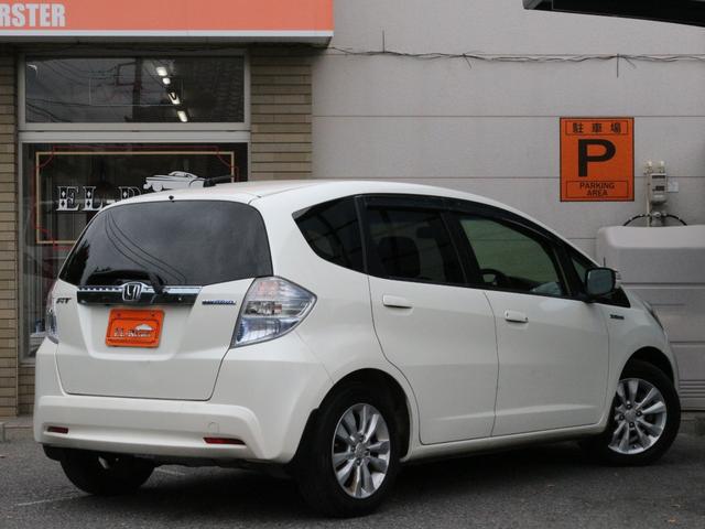 フィットハイブリッド ＸＨセレクション　ファインスタイル　ハーフレザーシート・Ｂｌｕｅｔｏｏｒｈ接続・フルセグ・シートヒーター・バックカメラ・クルーズコントロール・オートＡ／Ｃ・スマートキー・ＨＩＤヘッドライト・純正１５インチアルミ・パドルシフト・革巻きＨ（25枚目）