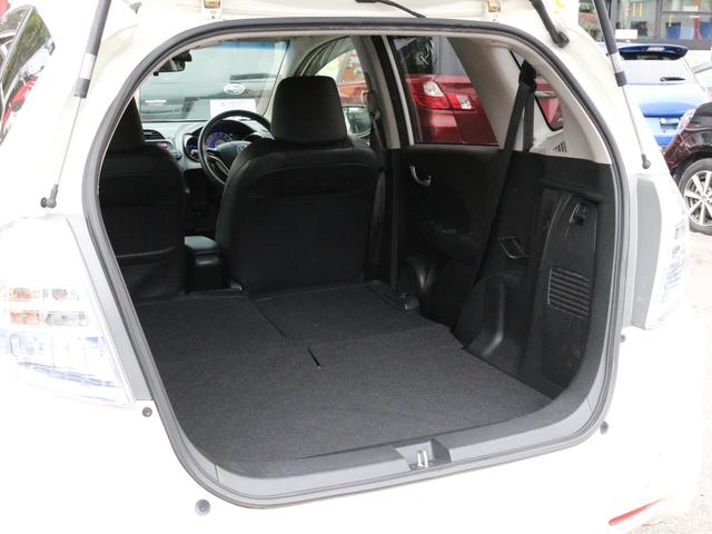 フィットハイブリッド ＸＨセレクション　ファインスタイル　ハーフレザーシート・Ｂｌｕｅｔｏｏｒｈ接続・フルセグ・シートヒーター・バックカメラ・クルーズコントロール・オートＡ／Ｃ・スマートキー・ＨＩＤヘッドライト・純正１５インチアルミ・パドルシフト・革巻きＨ（27枚目）