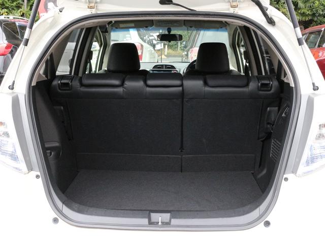 フィットハイブリッド ＸＨセレクション　ファインスタイル　ハーフレザーシート・Ｂｌｕｅｔｏｏｒｈ接続・フルセグ・シートヒーター・バックカメラ・クルーズコントロール・オートＡ／Ｃ・スマートキー・ＨＩＤヘッドライト・純正１５インチアルミ・パドルシフト・革巻きＨ（28枚目）