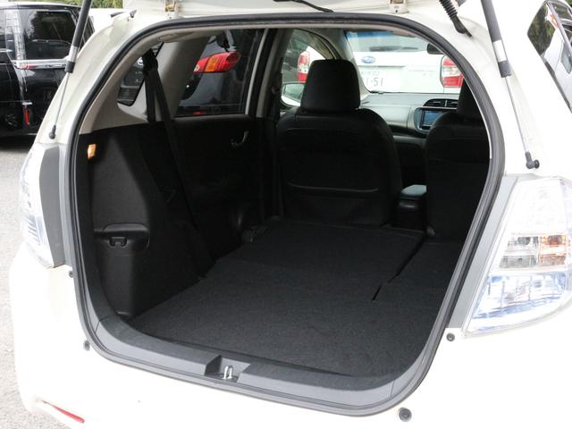 フィットハイブリッド ＸＨセレクション　ファインスタイル　ハーフレザーシート・Ｂｌｕｅｔｏｏｒｈ接続・フルセグ・シートヒーター・バックカメラ・クルーズコントロール・オートＡ／Ｃ・スマートキー・ＨＩＤヘッドライト・純正１５インチアルミ・パドルシフト・革巻きＨ（29枚目）