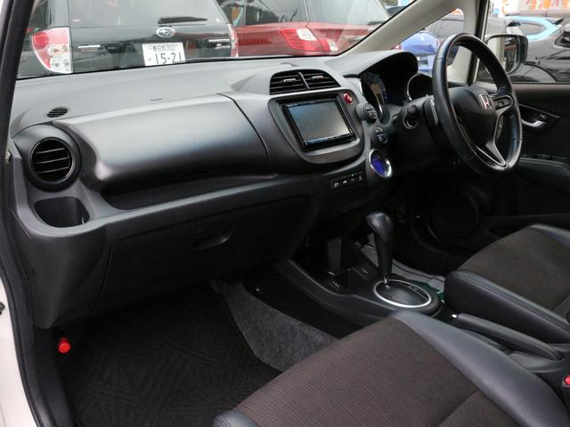 フィットハイブリッド ＸＨセレクション　ファインスタイル　ハーフレザーシート・Ｂｌｕｅｔｏｏｒｈ接続・フルセグ・シートヒーター・バックカメラ・クルーズコントロール・オートＡ／Ｃ・スマートキー・ＨＩＤヘッドライト・純正１５インチアルミ・パドルシフト・革巻きＨ（31枚目）