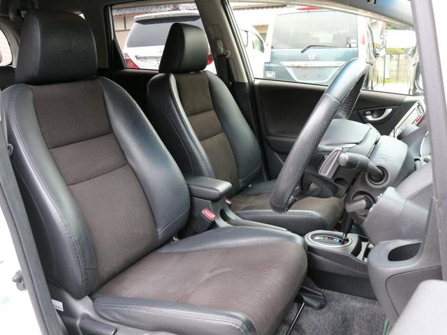 フィットハイブリッド ＸＨセレクション　ファインスタイル　ハーフレザーシート・Ｂｌｕｅｔｏｏｒｈ接続・フルセグ・シートヒーター・バックカメラ・クルーズコントロール・オートＡ／Ｃ・スマートキー・ＨＩＤヘッドライト・純正１５インチアルミ・パドルシフト・革巻きＨ（32枚目）