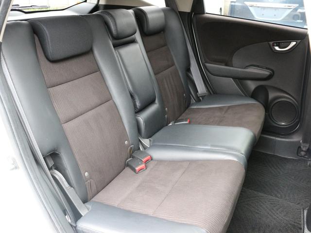 フィットハイブリッド ＸＨセレクション　ファインスタイル　ハーフレザーシート・Ｂｌｕｅｔｏｏｒｈ接続・フルセグ・シートヒーター・バックカメラ・クルーズコントロール・オートＡ／Ｃ・スマートキー・ＨＩＤヘッドライト・純正１５インチアルミ・パドルシフト・革巻きＨ（33枚目）