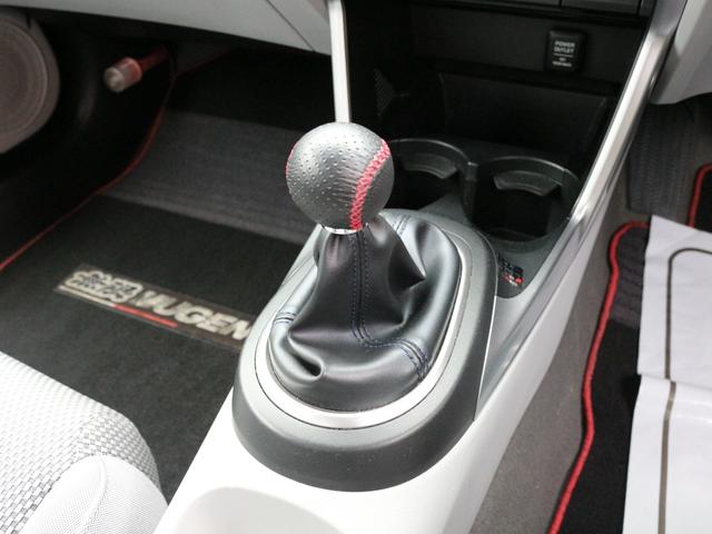 ＣＲ－Ｚ β　６速ＭＴ・ＦＵＪＩＴＳＵＢＯマフラー・Ｂｌｕｅｔｏｏｔｈ接続・バックカメラ・ＥＴＣ・ｗｅｄｓ１７インチアルミ・ドアバイザー・ヘッドライトレベライザー・オートＡ／Ｃ・ウィンカーミラー・ドアバイザー（4枚目）