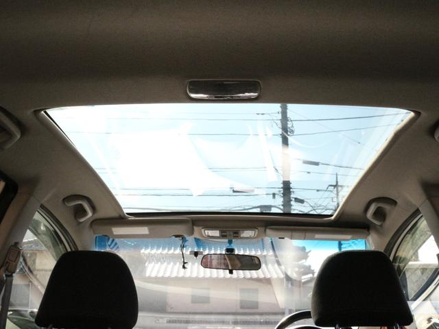 フィットハイブリッド ナビプレミアムセレクション　スカイルーフ・シートヒーター・Ｂｌｕｅｔｏｏｔｈ接続・バックカメラ・クルーズコントロール・コンフォートビューＰＫＧ・ＨＤＤナビ・ワンセグ・ＣＤ／ＤＶＤ再生・ＥＴＣ・ＨＩＤヘッドライト・パドルシフト（4枚目）