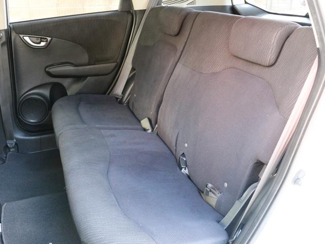 フィットハイブリッド ナビプレミアムセレクション　スカイルーフ・シートヒーター・Ｂｌｕｅｔｏｏｔｈ接続・バックカメラ・クルーズコントロール・コンフォートビューＰＫＧ・ＨＤＤナビ・ワンセグ・ＣＤ／ＤＶＤ再生・ＥＴＣ・ＨＩＤヘッドライト・パドルシフト（11枚目）