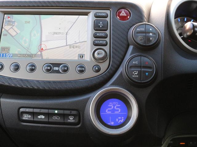 フィットハイブリッド ナビプレミアムセレクション　スカイルーフ・シートヒーター・Ｂｌｕｅｔｏｏｔｈ接続・バックカメラ・クルーズコントロール・コンフォートビューＰＫＧ・ＨＤＤナビ・ワンセグ・ＣＤ／ＤＶＤ再生・ＥＴＣ・ＨＩＤヘッドライト・パドルシフト（17枚目）