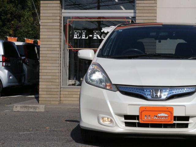 フィットハイブリッド ナビプレミアムセレクション　スカイルーフ・シートヒーター・Ｂｌｕｅｔｏｏｔｈ接続・バックカメラ・クルーズコントロール・コンフォートビューＰＫＧ・ＨＤＤナビ・ワンセグ・ＣＤ／ＤＶＤ再生・ＥＴＣ・ＨＩＤヘッドライト・パドルシフト（18枚目）