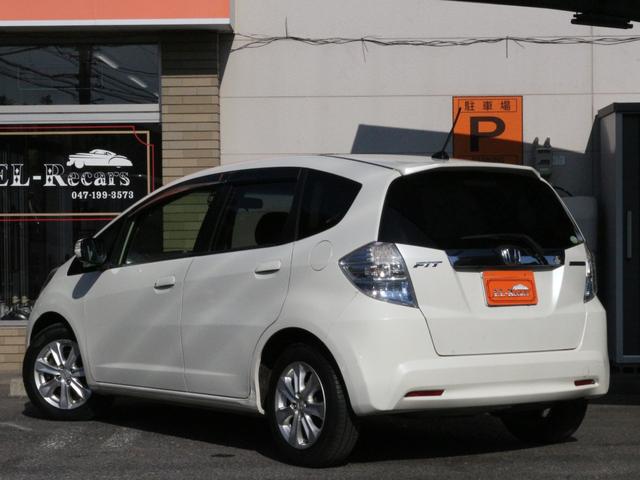 フィットハイブリッド ナビプレミアムセレクション　スカイルーフ・シートヒーター・Ｂｌｕｅｔｏｏｔｈ接続・バックカメラ・クルーズコントロール・コンフォートビューＰＫＧ・ＨＤＤナビ・ワンセグ・ＣＤ／ＤＶＤ再生・ＥＴＣ・ＨＩＤヘッドライト・パドルシフト（27枚目）