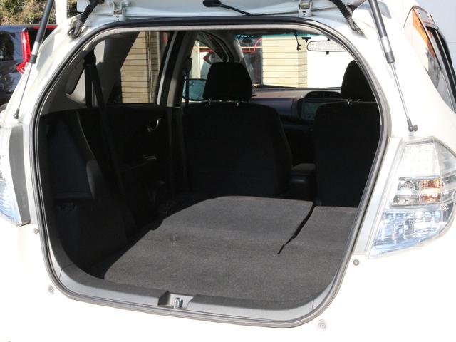 フィットハイブリッド ナビプレミアムセレクション　スカイルーフ・シートヒーター・Ｂｌｕｅｔｏｏｔｈ接続・バックカメラ・クルーズコントロール・コンフォートビューＰＫＧ・ＨＤＤナビ・ワンセグ・ＣＤ／ＤＶＤ再生・ＥＴＣ・ＨＩＤヘッドライト・パドルシフト（30枚目）