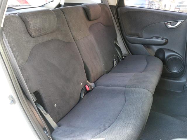 フィットハイブリッド ナビプレミアムセレクション　スカイルーフ・シートヒーター・Ｂｌｕｅｔｏｏｔｈ接続・バックカメラ・クルーズコントロール・コンフォートビューＰＫＧ・ＨＤＤナビ・ワンセグ・ＣＤ／ＤＶＤ再生・ＥＴＣ・ＨＩＤヘッドライト・パドルシフト（34枚目）