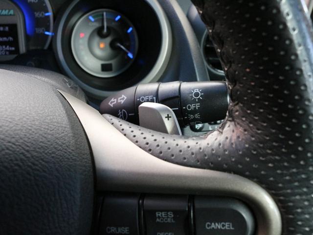 フィットハイブリッド ナビプレミアムセレクション　スカイルーフ・シートヒーター・Ｂｌｕｅｔｏｏｔｈ接続・バックカメラ・クルーズコントロール・コンフォートビューＰＫＧ・ＨＤＤナビ・ワンセグ・ＣＤ／ＤＶＤ再生・ＥＴＣ・ＨＩＤヘッドライト・パドルシフト（40枚目）