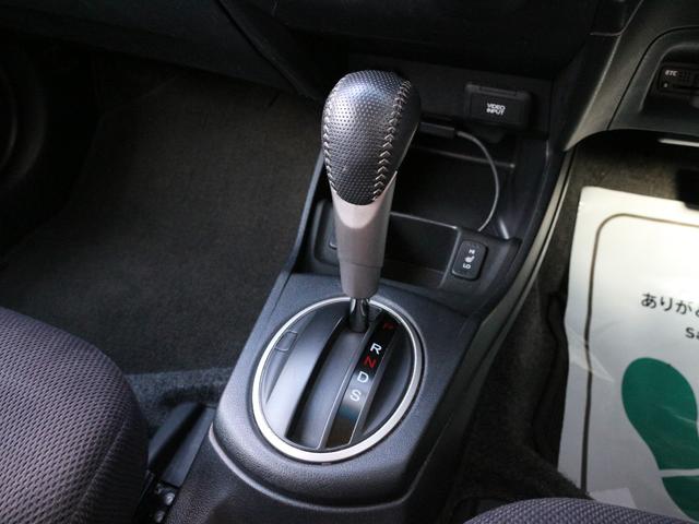 フィットハイブリッド ナビプレミアムセレクション　スカイルーフ・シートヒーター・Ｂｌｕｅｔｏｏｔｈ接続・バックカメラ・クルーズコントロール・コンフォートビューＰＫＧ・ＨＤＤナビ・ワンセグ・ＣＤ／ＤＶＤ再生・ＥＴＣ・ＨＩＤヘッドライト・パドルシフト（49枚目）