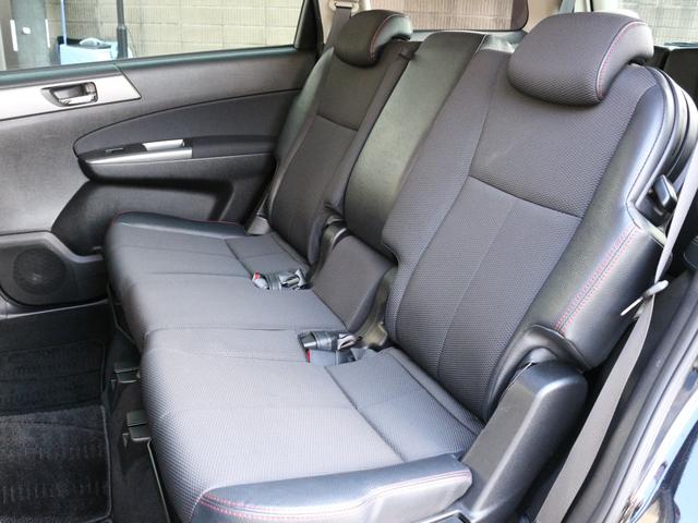 セカンドシートは使用感も少なくグッドコンディション★