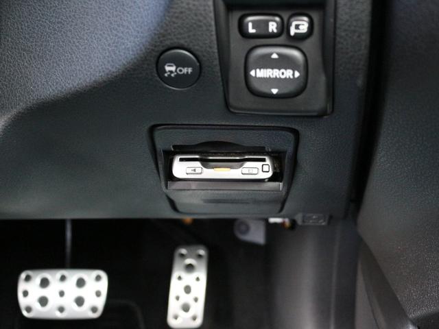 ＥＴＣももちろん装備！いまや無い車はないのではないかというくらいですがこちらも例外ではなく装備されております！後からつける手間もお金もかからず高速もスイスイなので友達・家族と遠出も楽しくなるはずです！