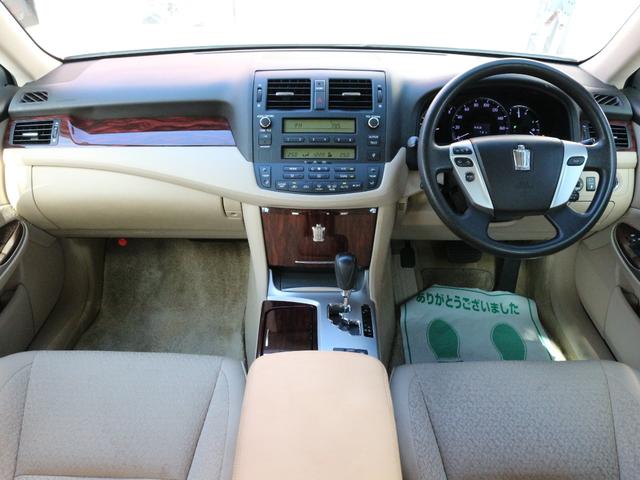 クラウン ロイヤルサルーン　スペシャルパッケージ　クルーズコントロール・スマートキー・ＨＩＤヘッドライト・純正１６インチアルミ・ドアバイザー・オートＡ／Ｃ・プッシュスタート・トランクイージークローザー（4枚目）