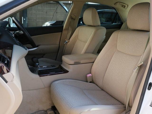 クラウン ロイヤルサルーン　スペシャルパッケージ　クルーズコントロール・スマートキー・ＨＩＤヘッドライト・純正１６インチアルミ・ドアバイザー・オートＡ／Ｃ・プッシュスタート・トランクイージークローザー（5枚目）