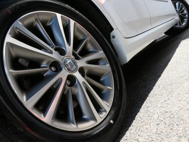 クラウン ロイヤルサルーン　スペシャルパッケージ　クルーズコントロール・スマートキー・ＨＩＤヘッドライト・純正１６インチアルミ・ドアバイザー・オートＡ／Ｃ・プッシュスタート・トランクイージークローザー（19枚目）