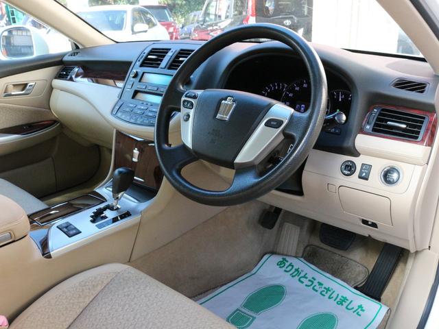 クラウン ロイヤルサルーン　スペシャルパッケージ　クルーズコントロール・スマートキー・ＨＩＤヘッドライト・純正１６インチアルミ・ドアバイザー・オートＡ／Ｃ・プッシュスタート・トランクイージークローザー（29枚目）