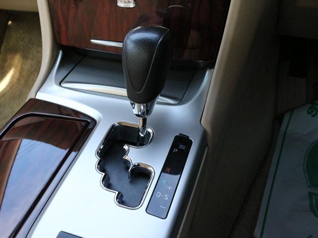 クラウン ロイヤルサルーン　スペシャルパッケージ　クルーズコントロール・スマートキー・ＨＩＤヘッドライト・純正１６インチアルミ・ドアバイザー・オートＡ／Ｃ・プッシュスタート・トランクイージークローザー（37枚目）