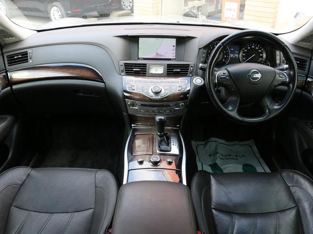 フーガ ３７０ＶＩＰ　全席電動本革シート・サイド＆バックカメラ・Ｂｌｕｅｔｏｏｔｈ接続・全席シートヒーター・エアシート・スマートキー・ＥＴＣ・追従クルーズコントロール・ドライブレコーダー・インテリキー・オートＡ／Ｃ・ＨＩＤ（5枚目）